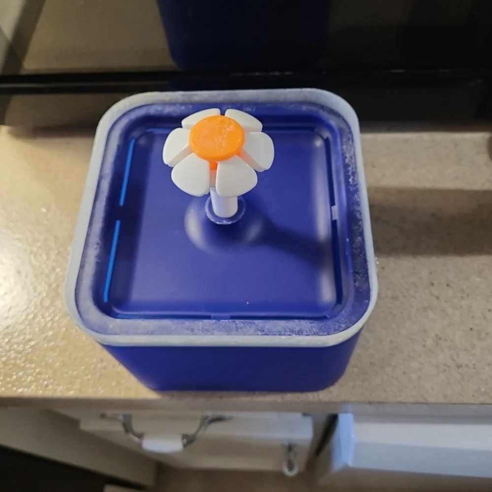 Cat water fountain